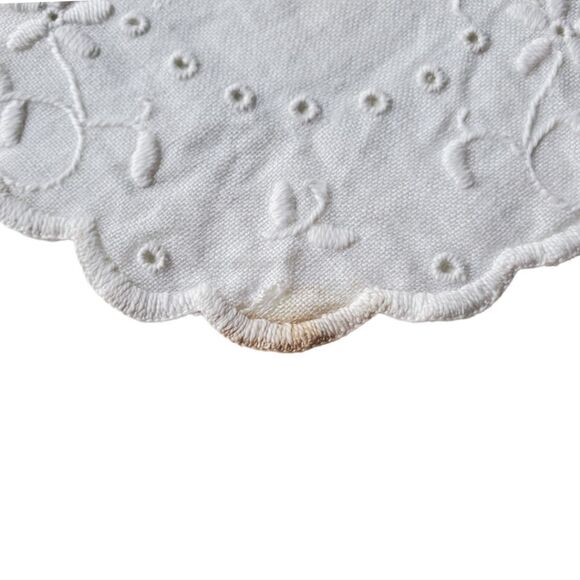 Vintage Lot 3 Round Linen Plate Doilies White Embroidery Floral Daisy - Picture 7 of 7